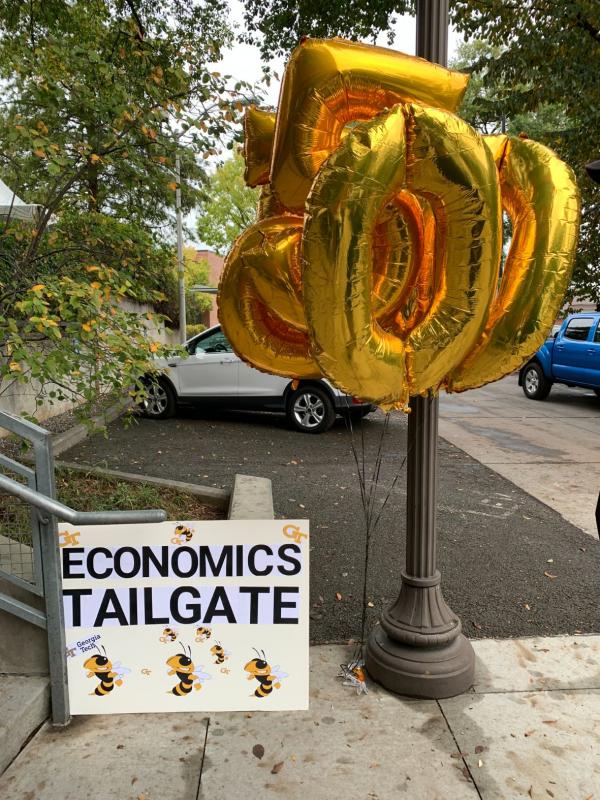School of Economics homecoming tailgate sign and balloons