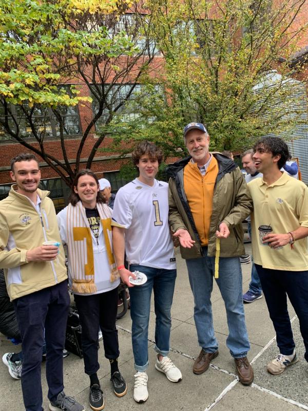 students at the alumni tailgate
